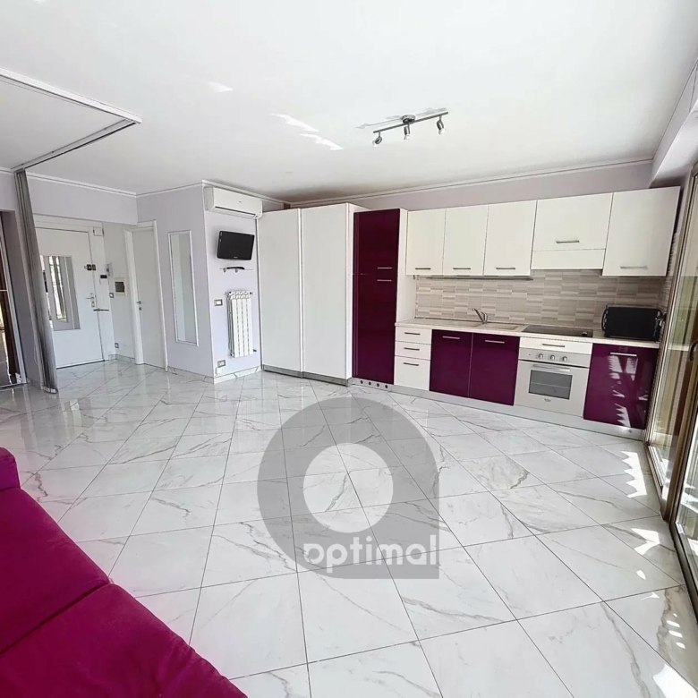Menton Centre – Etage Elevé – Beau Studio avec Terrasse