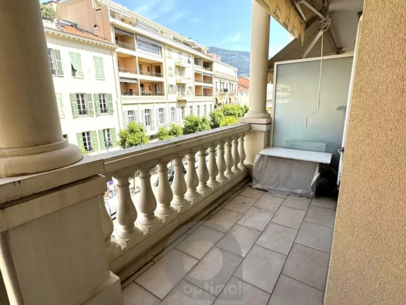 Menton centre, bord de mer, agreable 2 p avec terrasse
