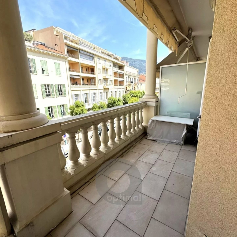 Menton centre, bord de mer, agreable 2 p avec terrasse