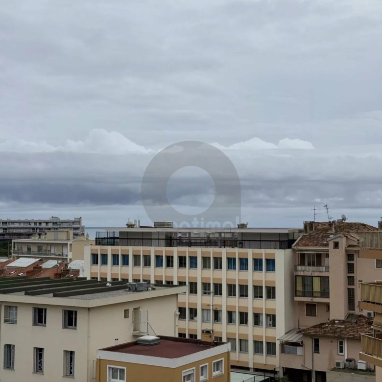 ROQUEBRUNE 3 PIÈCES DERNIER ÉTAGE 30M2 DE TERRASSE PARKING