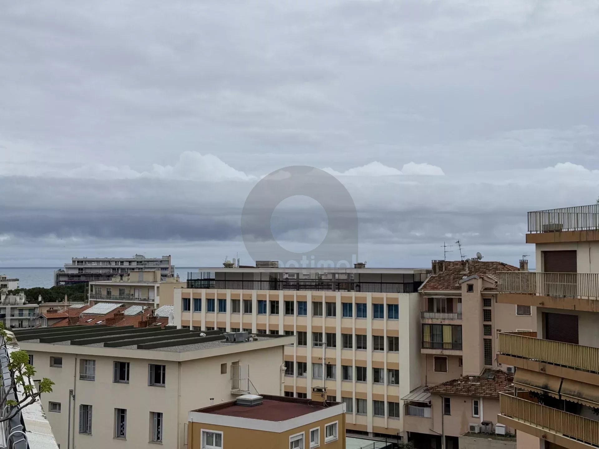 ROQUEBRUNE 3 PIÈCES DERNIER ÉTAGE 30M2 DE TERRASSE PARKING