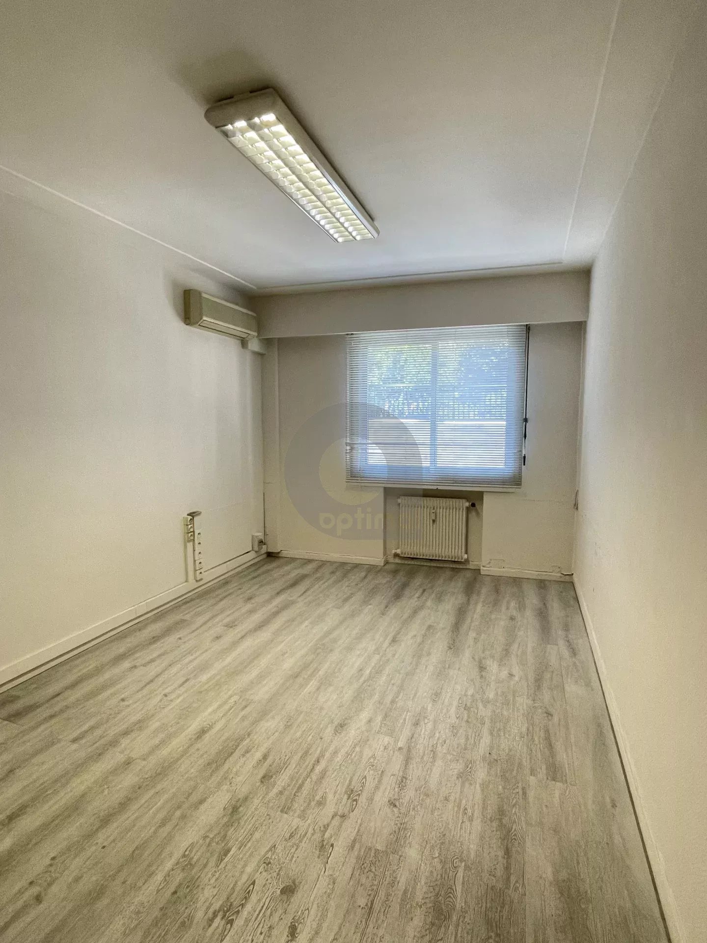 Menton secteur gare sncf : à louer local commercial en rdc