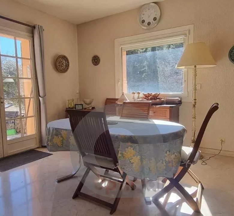Propriété CASTELLAR villa 188 m² bassin terrain vue mer