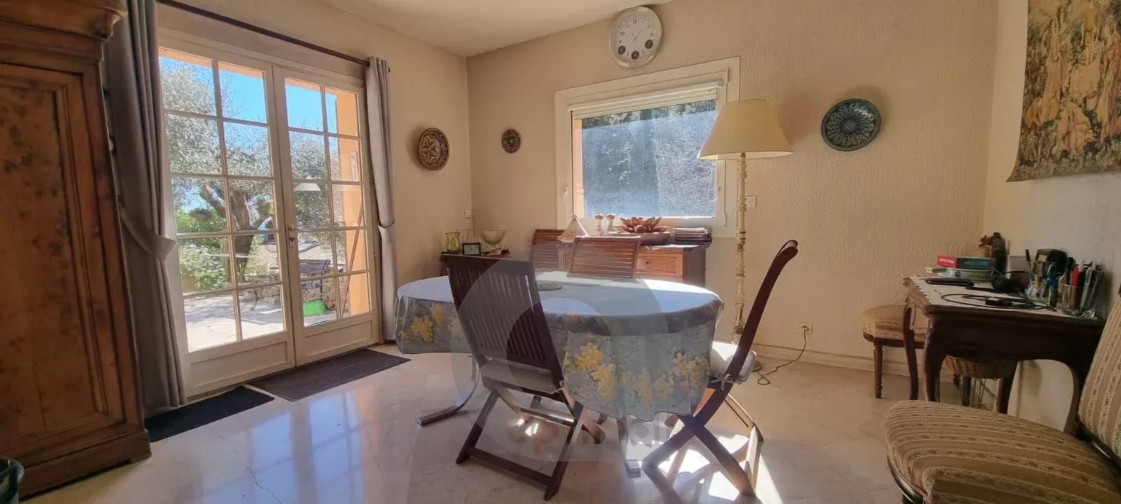 Propriété CASTELLAR villa 188 m² bassin terrain vue mer