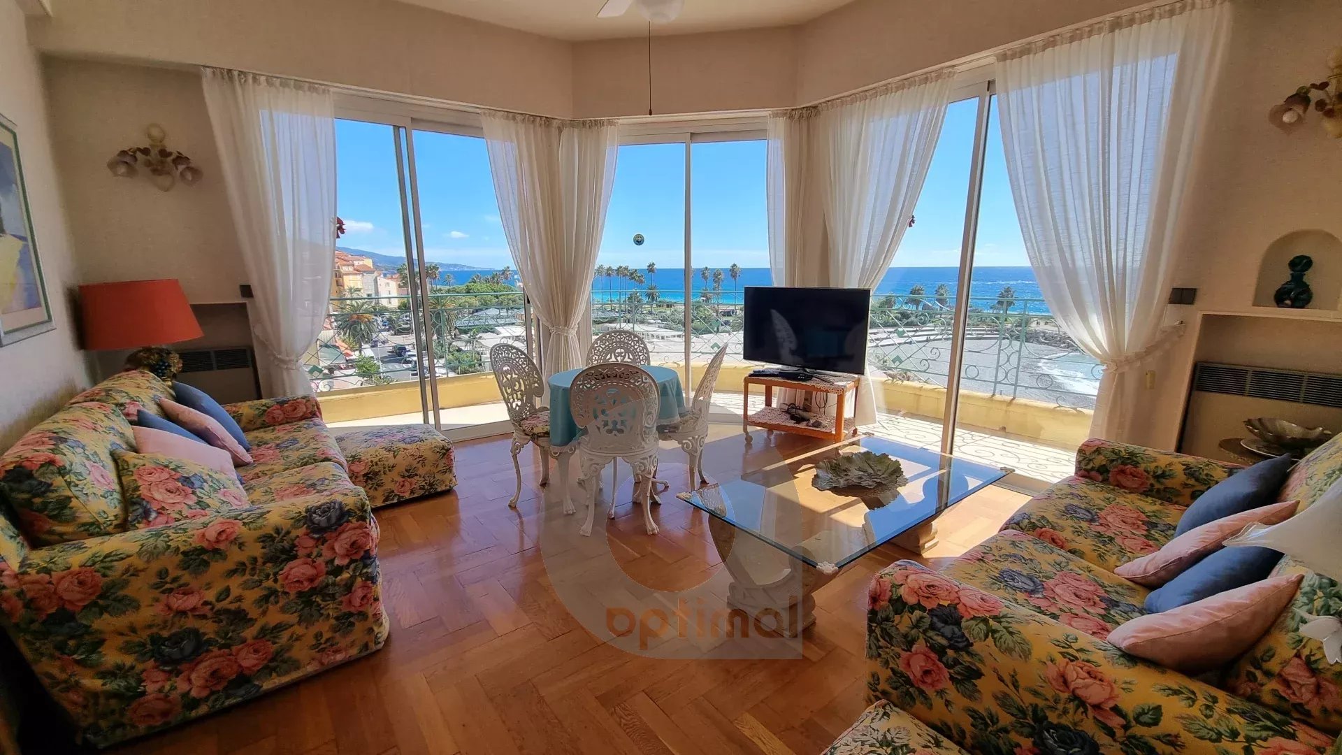 Menton – Bord et face mer,  appartement vue mer exceptionnelle.