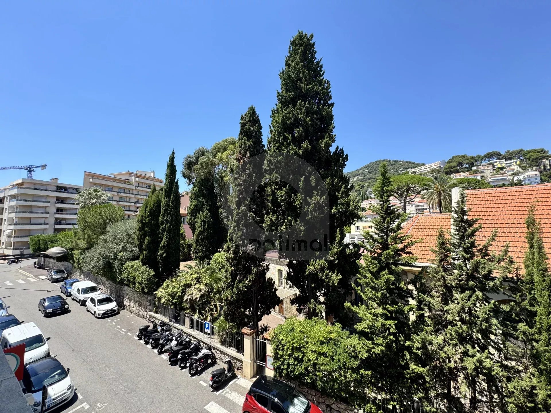 ROQUEBRUNE 2 PIÈCES GRANDE TERRASSE CENTRE VILLE
