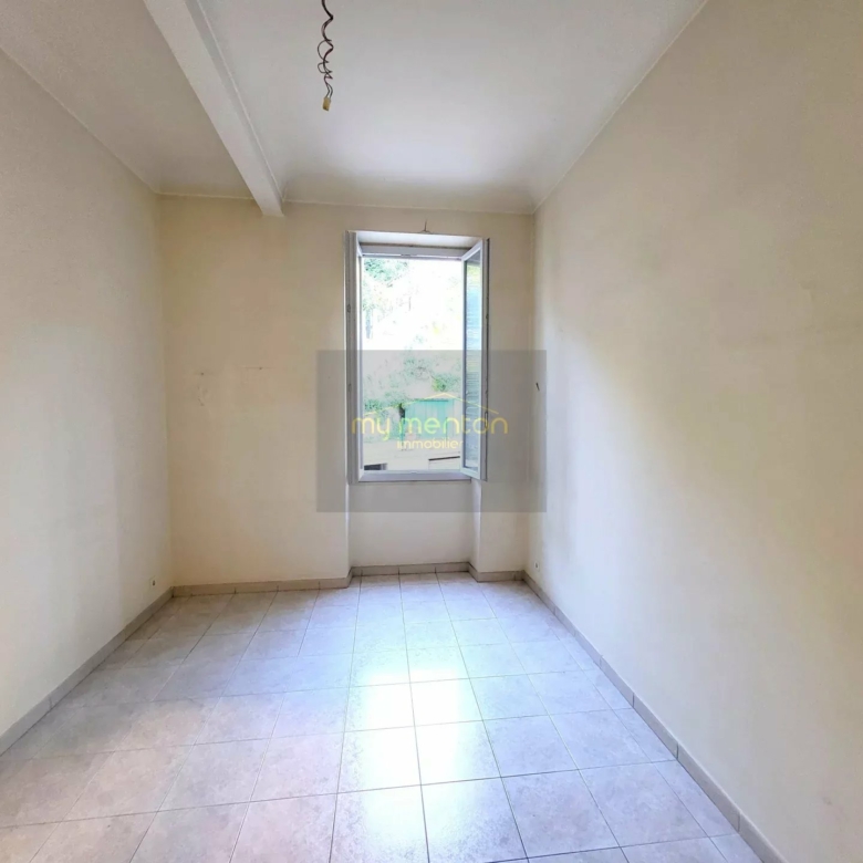 À vendre :  appartement 4 pièces à Menton idéal Famille ou Profession libérale