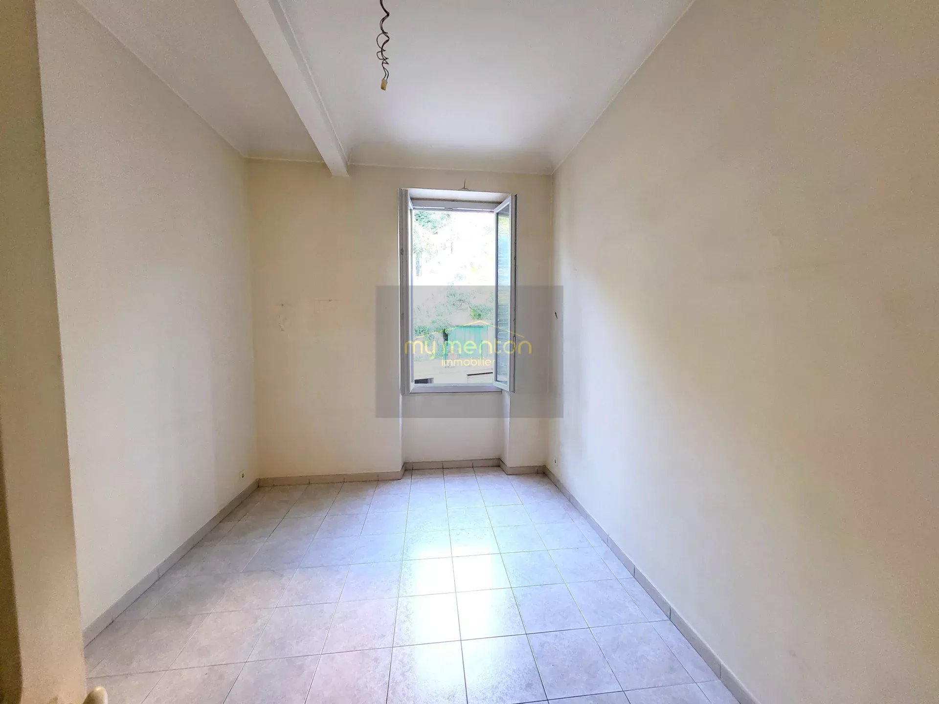 À vendre :  appartement 4 pièces à Menton idéal Famille ou Profession libérale