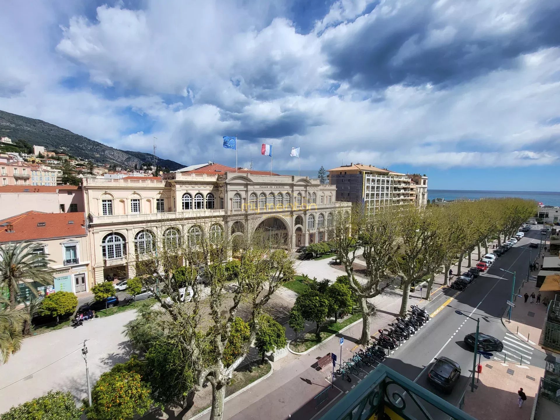 Appartement d’exception – Dernier étage, balcons et vue mer – Menton Centre