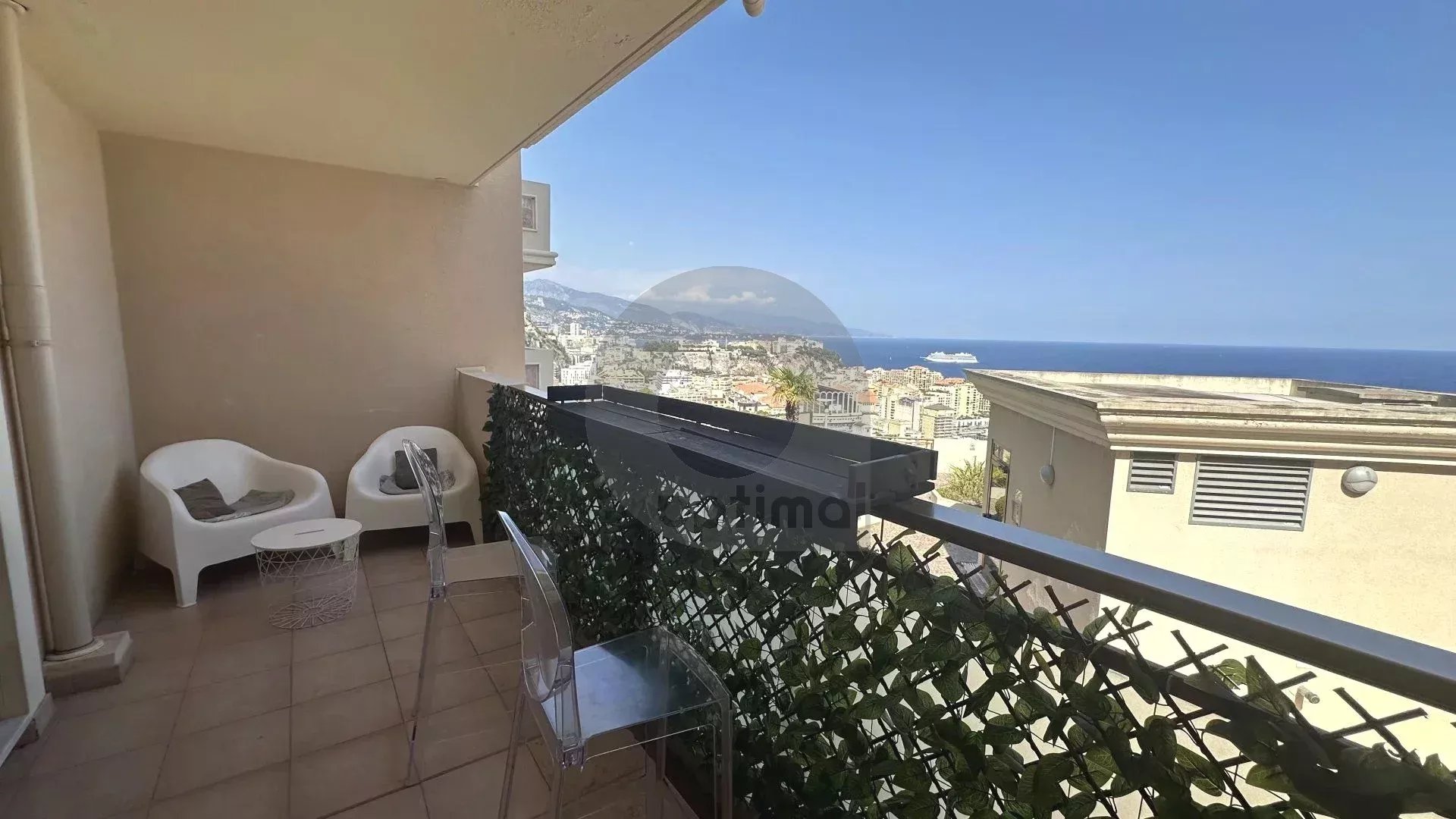CAP-D’AIL: A deux pas de MONACO bel appartement 2 pièces avec piscine dans résidence de grand standing