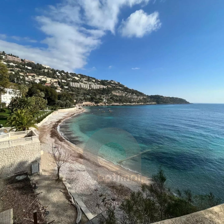 Roquebrune-Cap-Martin, proche Monaco, résidence Luxe avec piscine. Dernier étage vue mer.