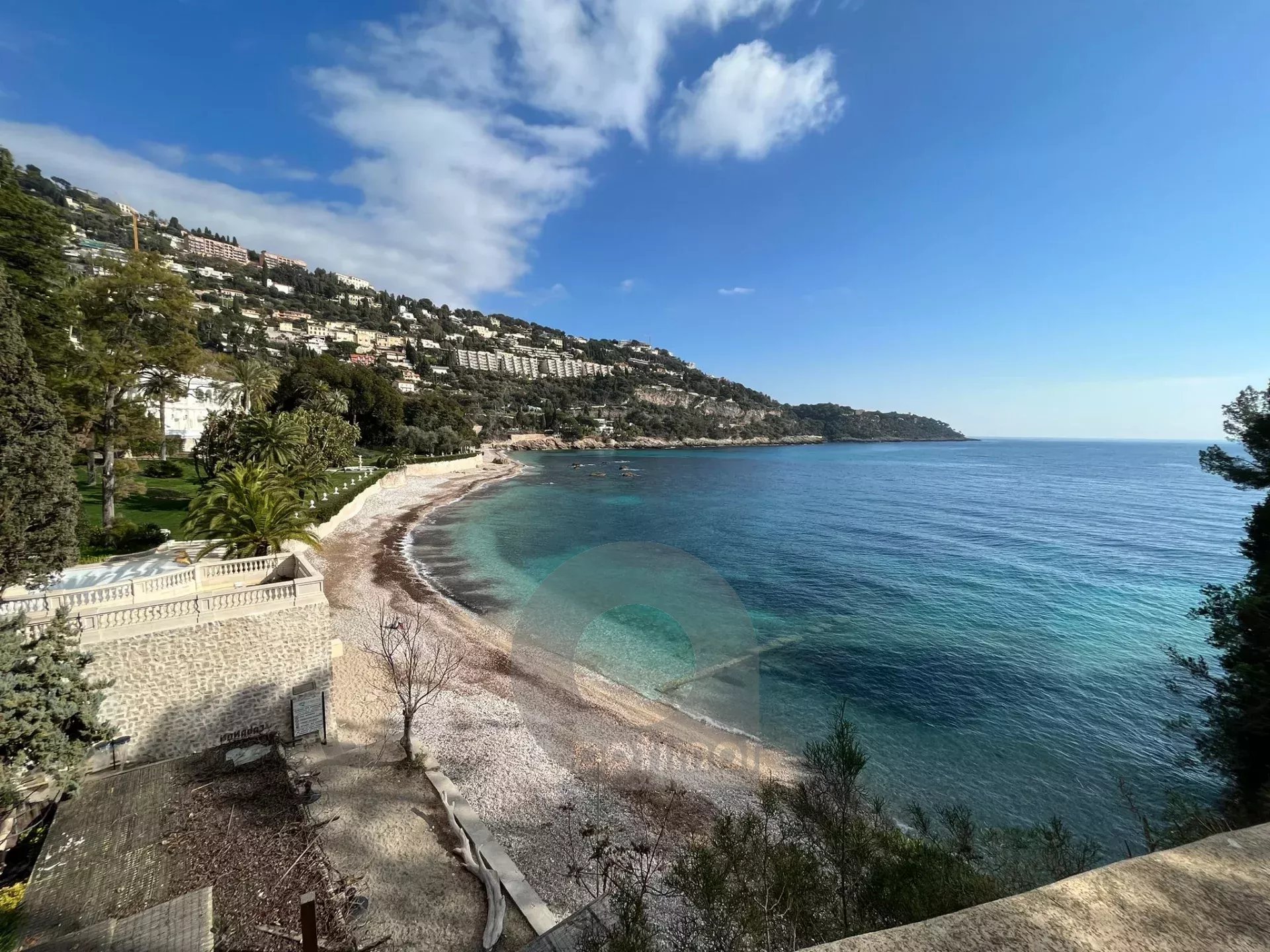 Roquebrune-Cap-Martin, proche Monaco, résidence Luxe avec piscine. Dernier étage vue mer.