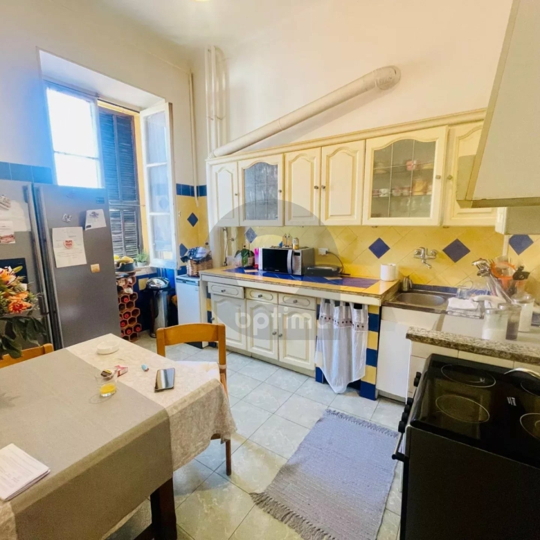 SUPERBE APPARTEMENT DE 5 PIECES – centre ville