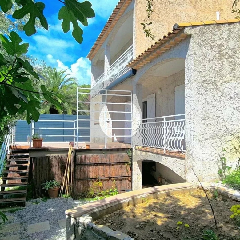 🌿 Charmante Maison de Ville mitoyenne avec Vue  –Mer et Menton Quartier Garavan, Menton