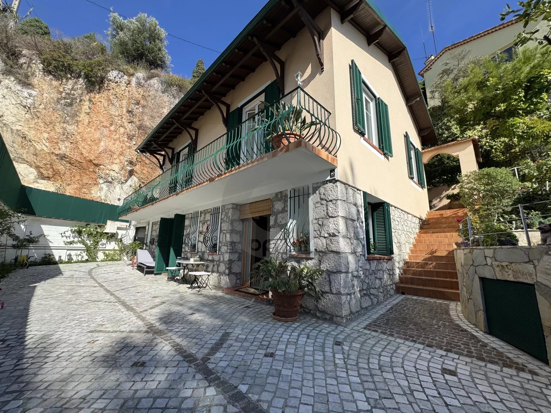 VILLA ROQUEBRUNE VUE MER EXCELLENT ÉTAT TERRASSE JARDIN GARAGE
