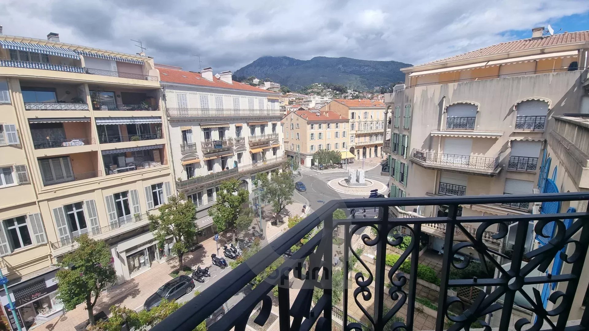 MENTON CENTRE VILLE 2 PIÈCES TERRASSE – TRÈS BELLES PRESTATIONS