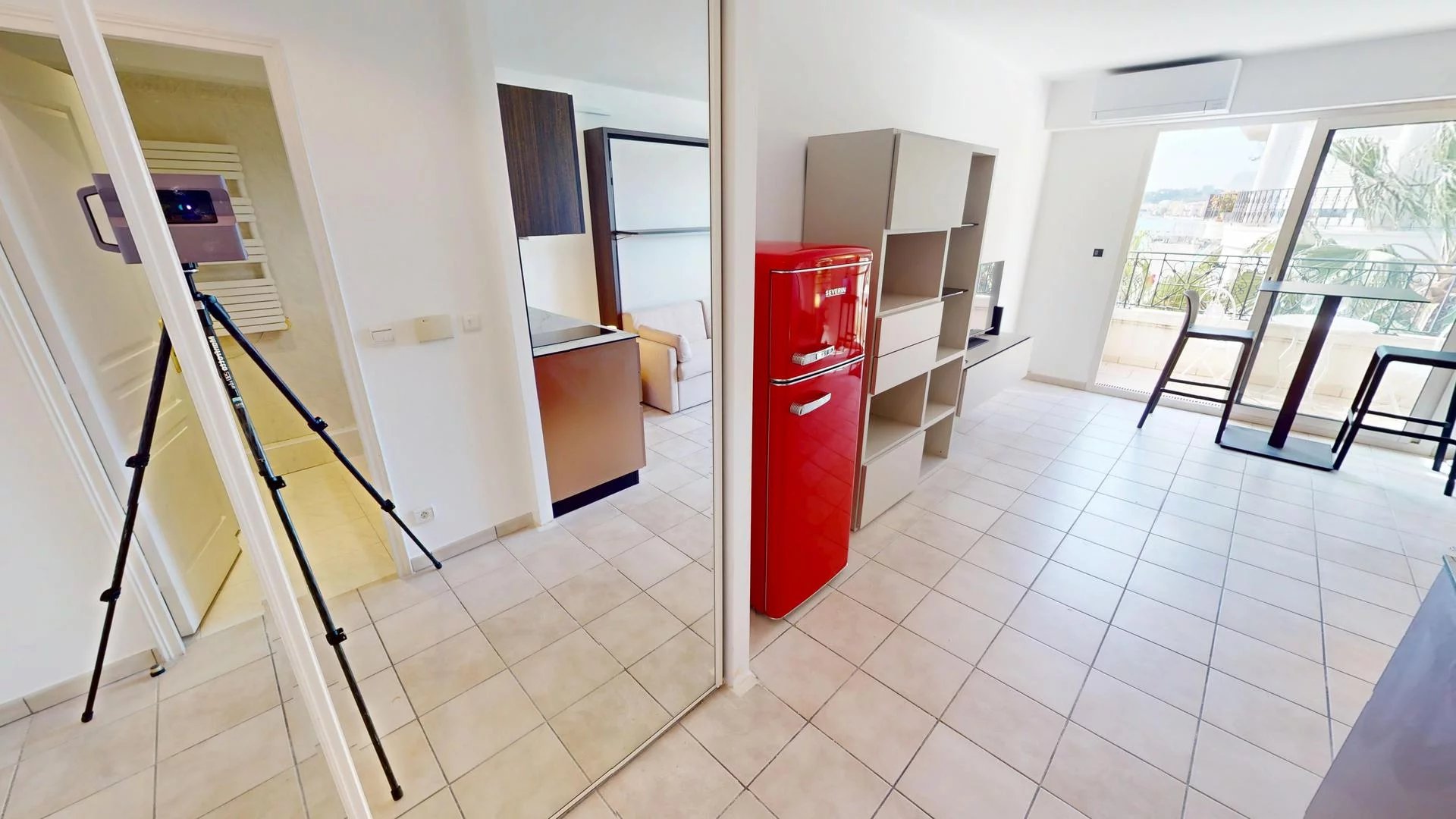 Magnifique studio avec balcon vue mer et garage plein centre de Menton