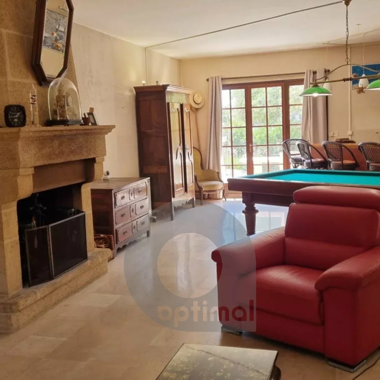 Propriété CASTELLAR villa 188 m² bassin terrain vue mer