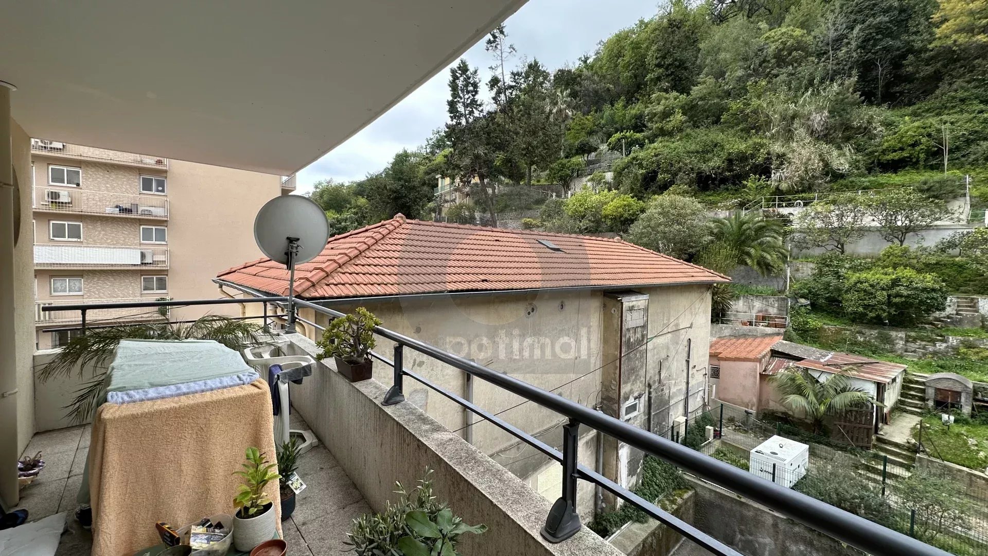 MENTON BORRIGO: AGREABLE STUDIO AVEC BALCON