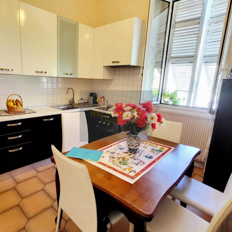 MENTON CENTRE ;  Appartement Bourgeois Front de mer