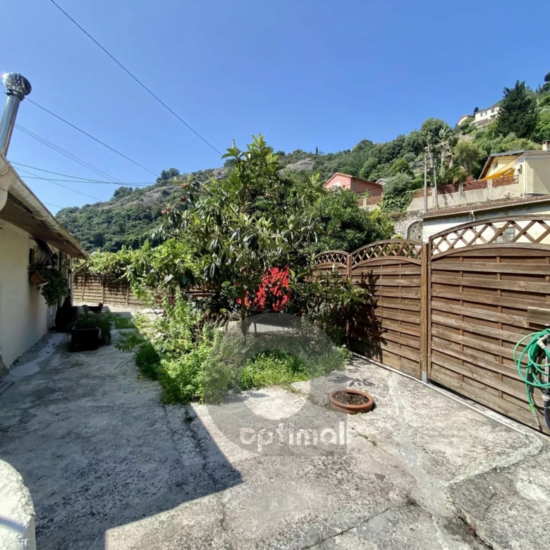Maison individuelle 4 pièces – Terrasse & Piscine – Accès pédestre
