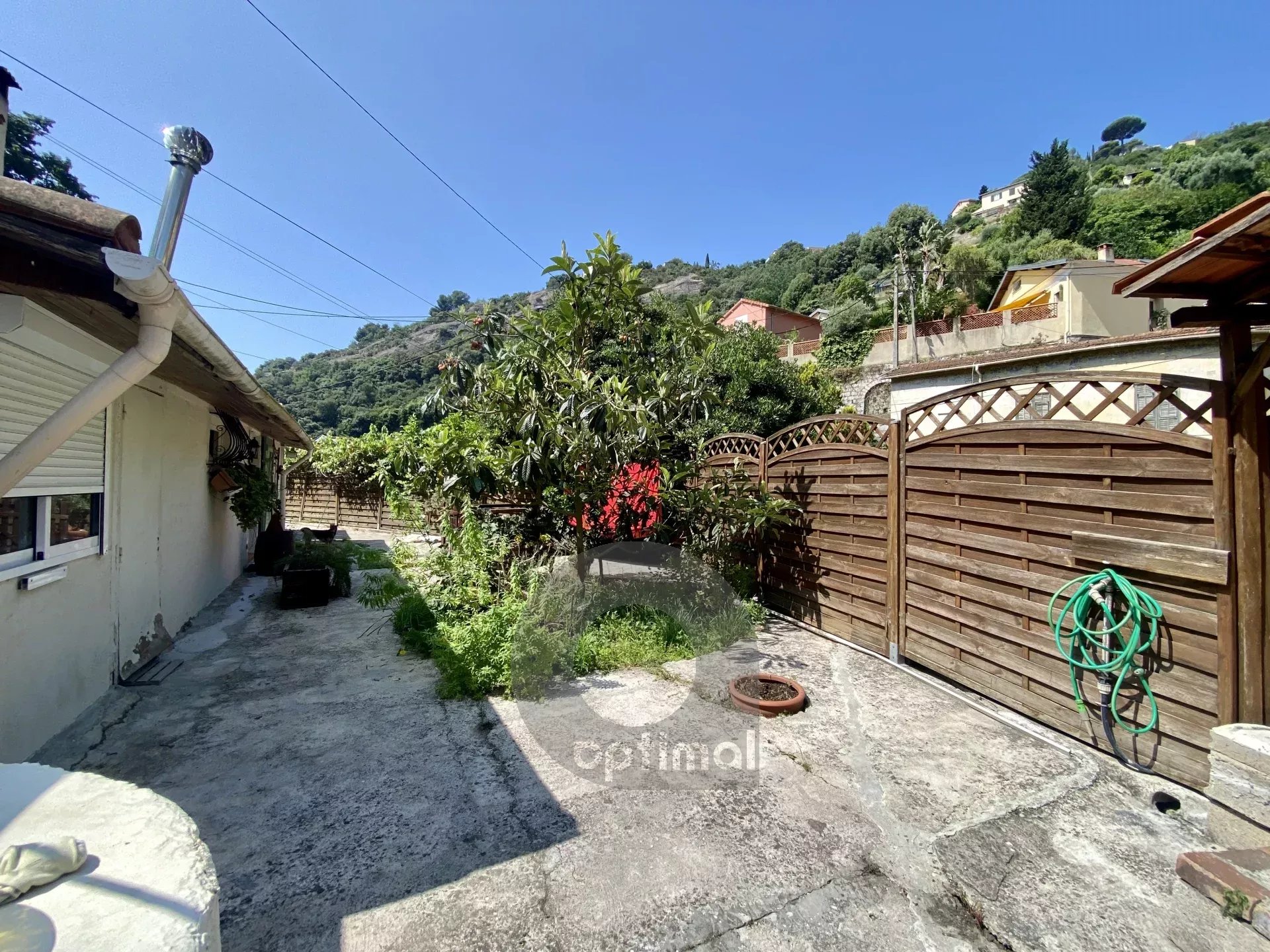 Maison individuelle 4 pièces – Terrasse & Piscine – Accès pédestre