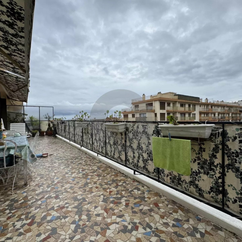 ROQUEBRUNE 3 PIÈCES DERNIER ÉTAGE 30M2 DE TERRASSE PARKING