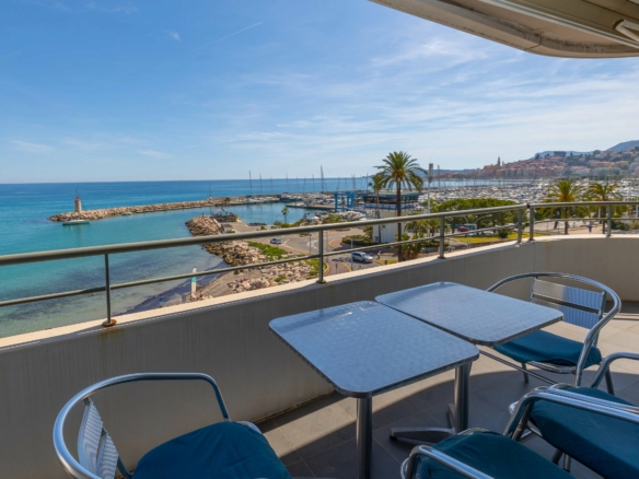 Menton Garavan, bord de mer immeuble récent