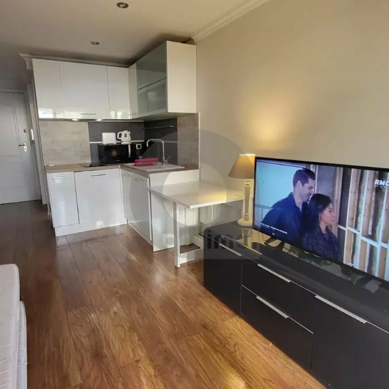 ROQUEBRUNE SECTEUR CABBE – STUDIO TERRASSE VUE MER – PISCINE