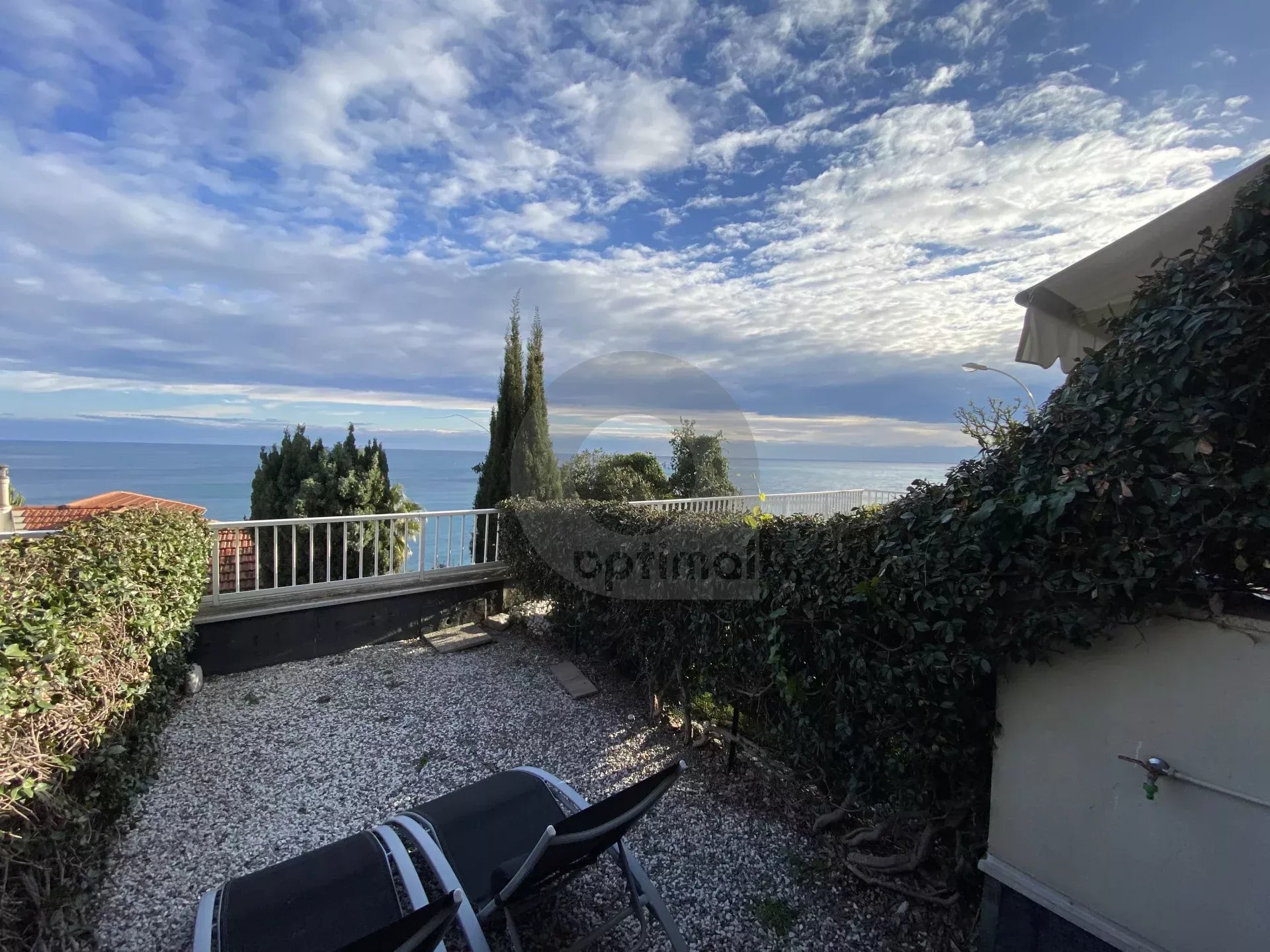 ROQUEBRUNE SECTEUR CABBE – STUDIO TERRASSE VUE MER – PISCINE