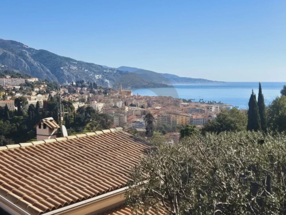 Élégante Villa avec Vue Panoramique – Menton, Quartier Résidentiel