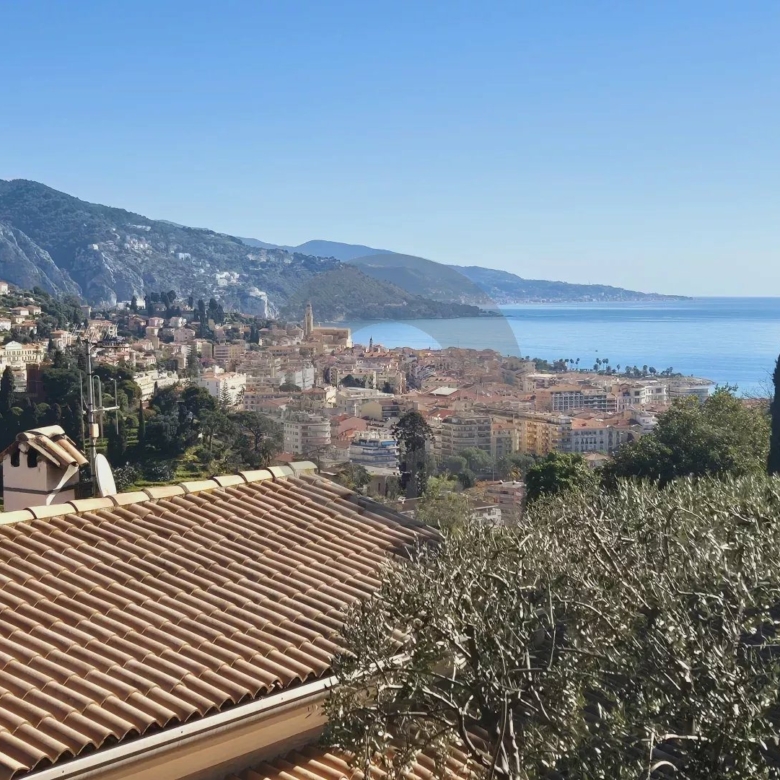 Élégante Villa avec Vue Panoramique – Menton, Quartier Résidentiel