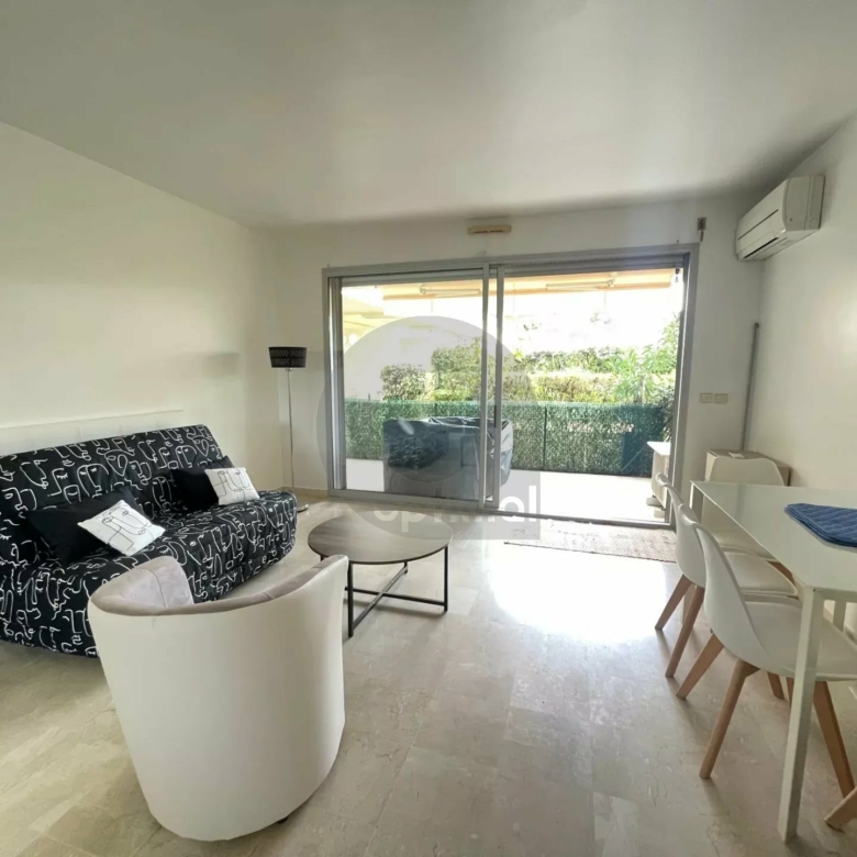 RCM PLATEAU DU CAP : A LOUER STUDIO MEUBLE – TERRASSE – GARAGE – CAVE