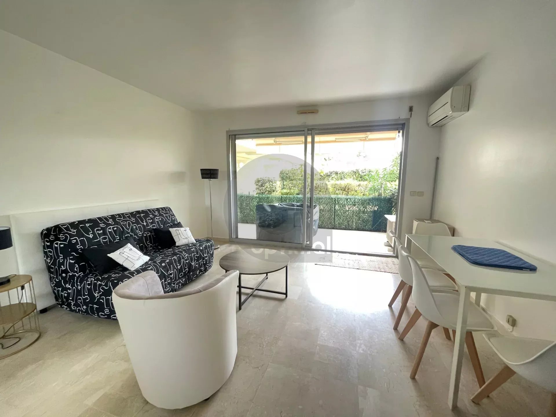 RCM PLATEAU DU CAP : A LOUER STUDIO MEUBLE – TERRASSE – GARAGE – CAVE