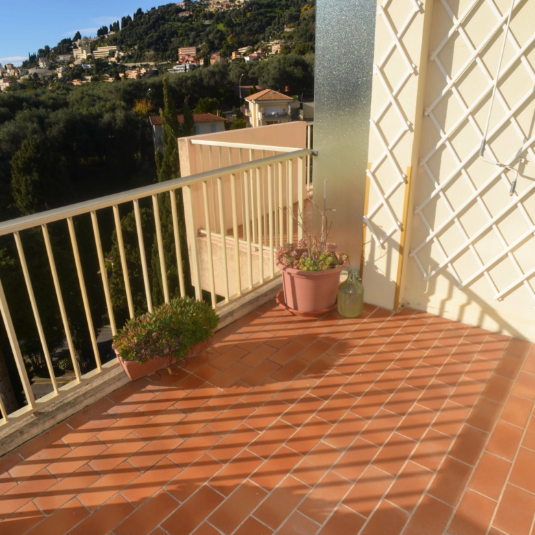 MENTON GARAVAN – 3 pièces dernier étage avec terrasse vue mer cave et garage