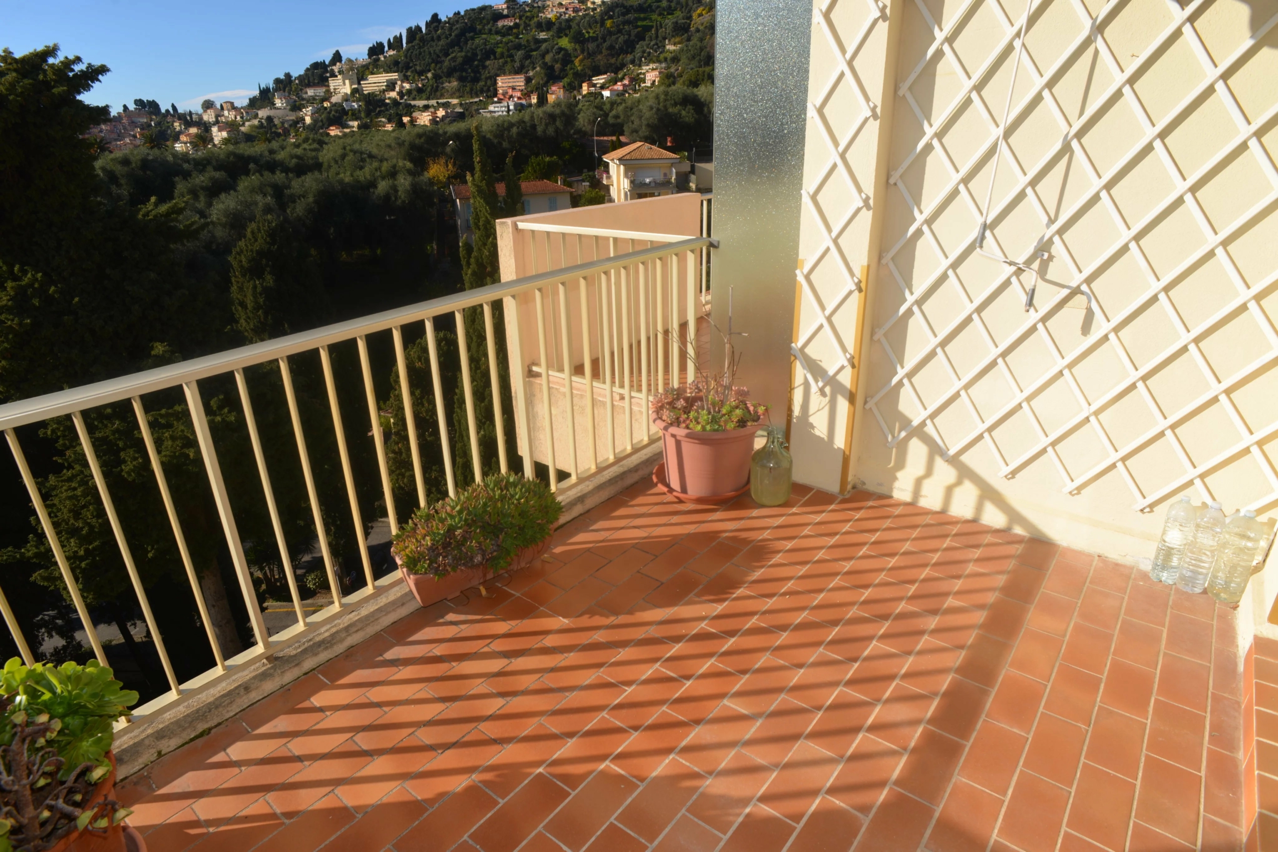 MENTON GARAVAN – 3 pièces dernier étage avec terrasse vue mer cave et garage