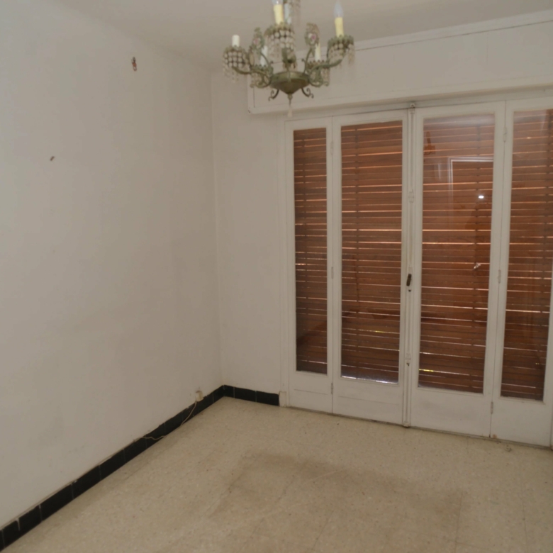 MENTON Garavan deux piéces avec balcon vue collines