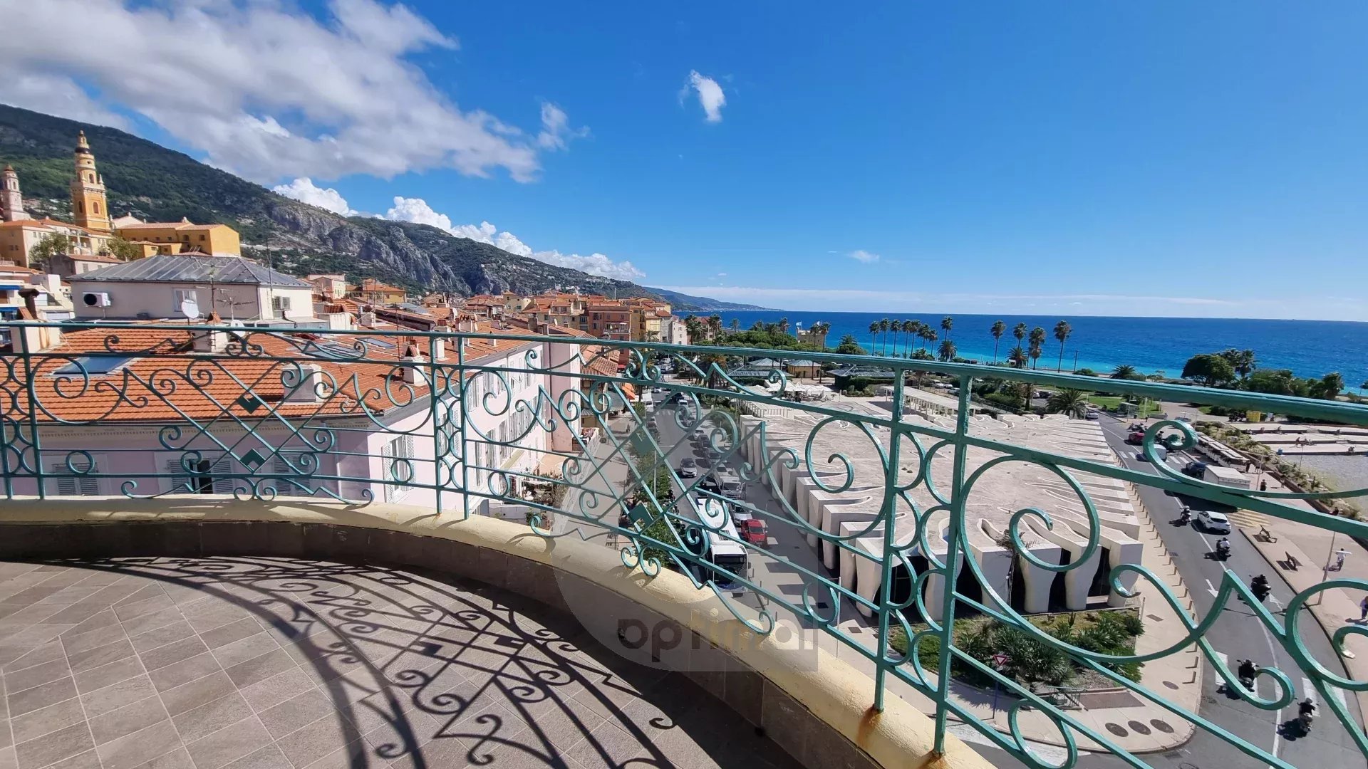 Menton – Bord et face mer, deux appartements d’exception avec solarium panoramique, vue mer et montagne exceptionnelle.