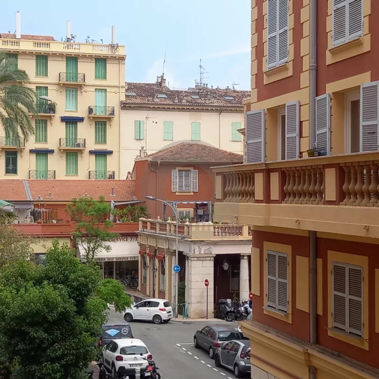 Grand 5 pièces 122 m² plein centre Menton !