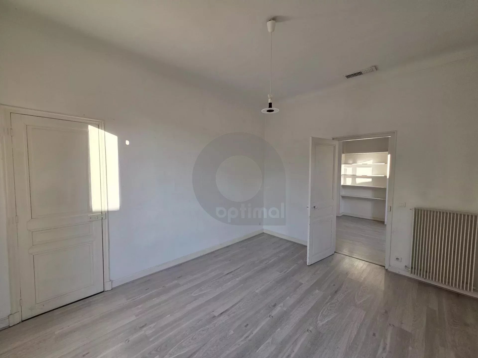 GRAND APPARTEMENT DE CINQ PIECES MENTON PROCHE CENTRE VILLE