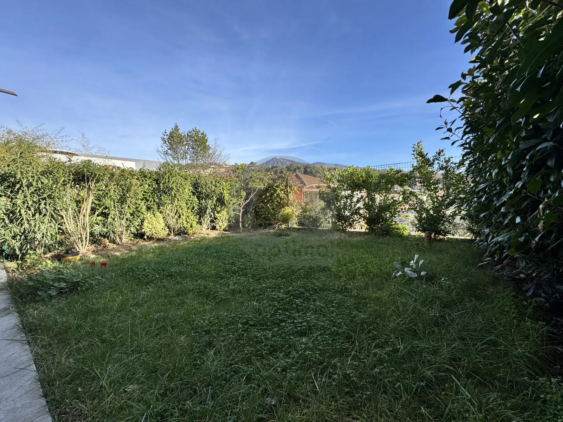 2 PIÈCES ROQUEBRUNE VUE MER JARDIN TERRASSE GARAGES