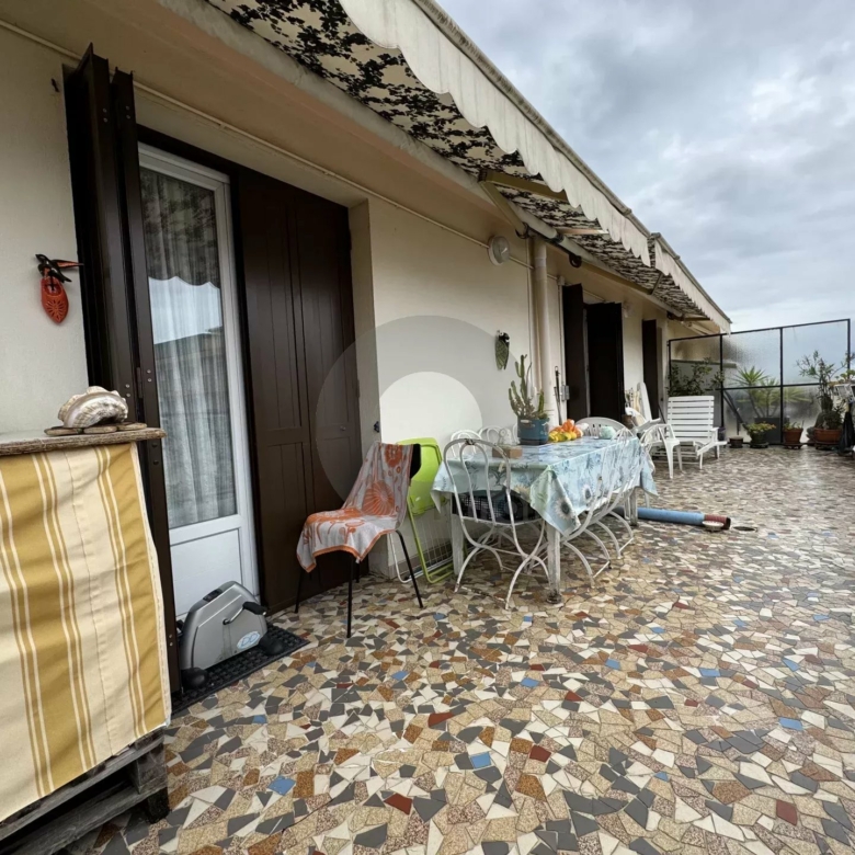 ROQUEBRUNE 3 PIÈCES DERNIER ÉTAGE 30M2 DE TERRASSE PARKING