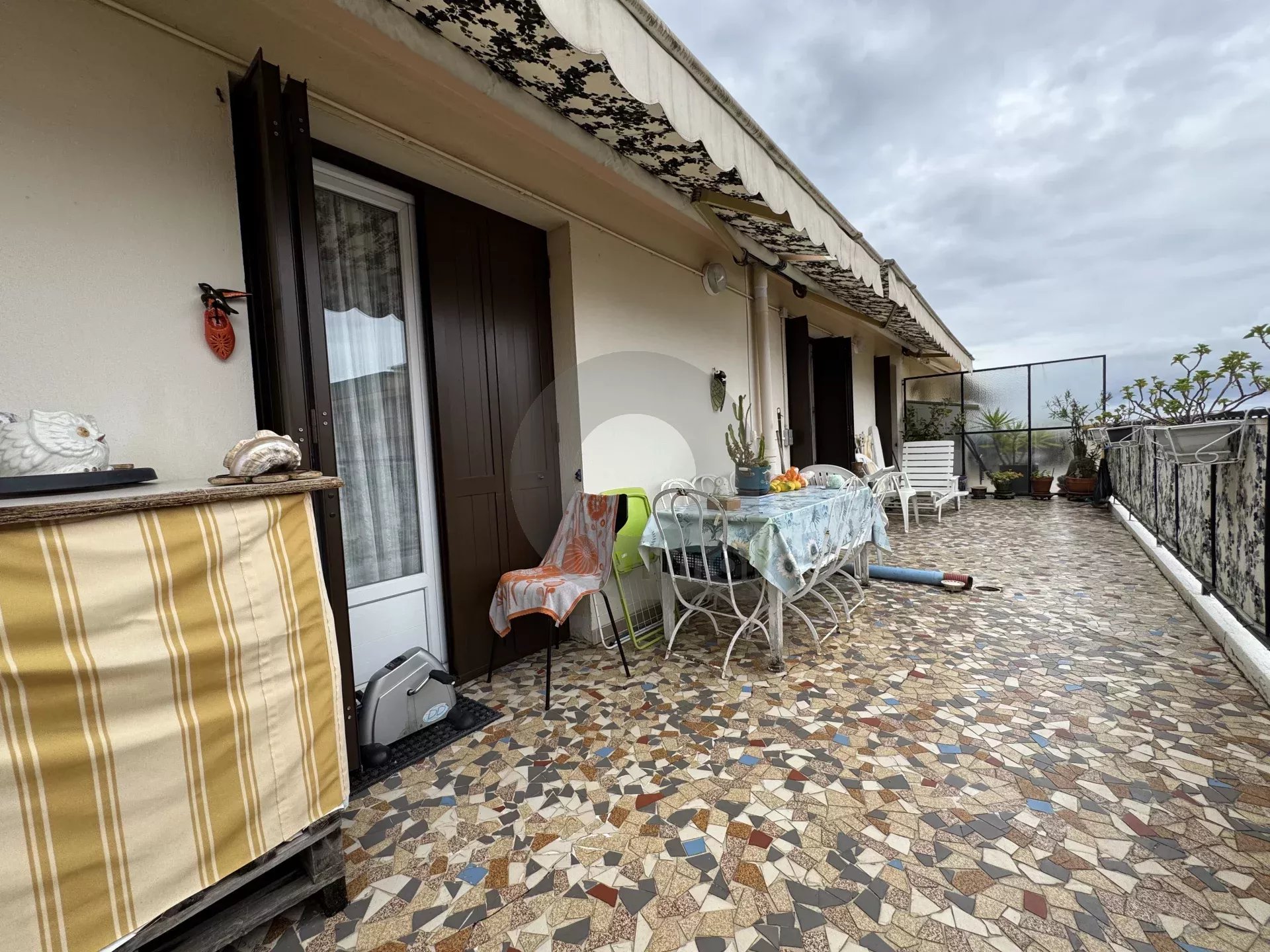 ROQUEBRUNE 3 PIÈCES DERNIER ÉTAGE 30M2 DE TERRASSE PARKING