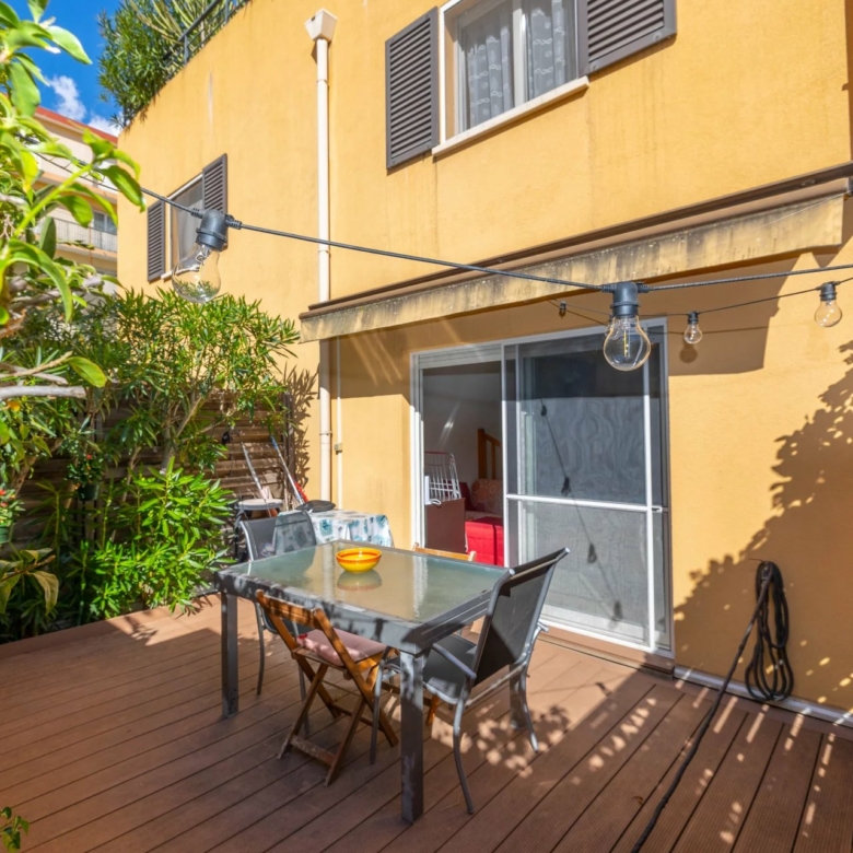 Charmant duplex 3 pièces avec terrasse et parking – Menton centre