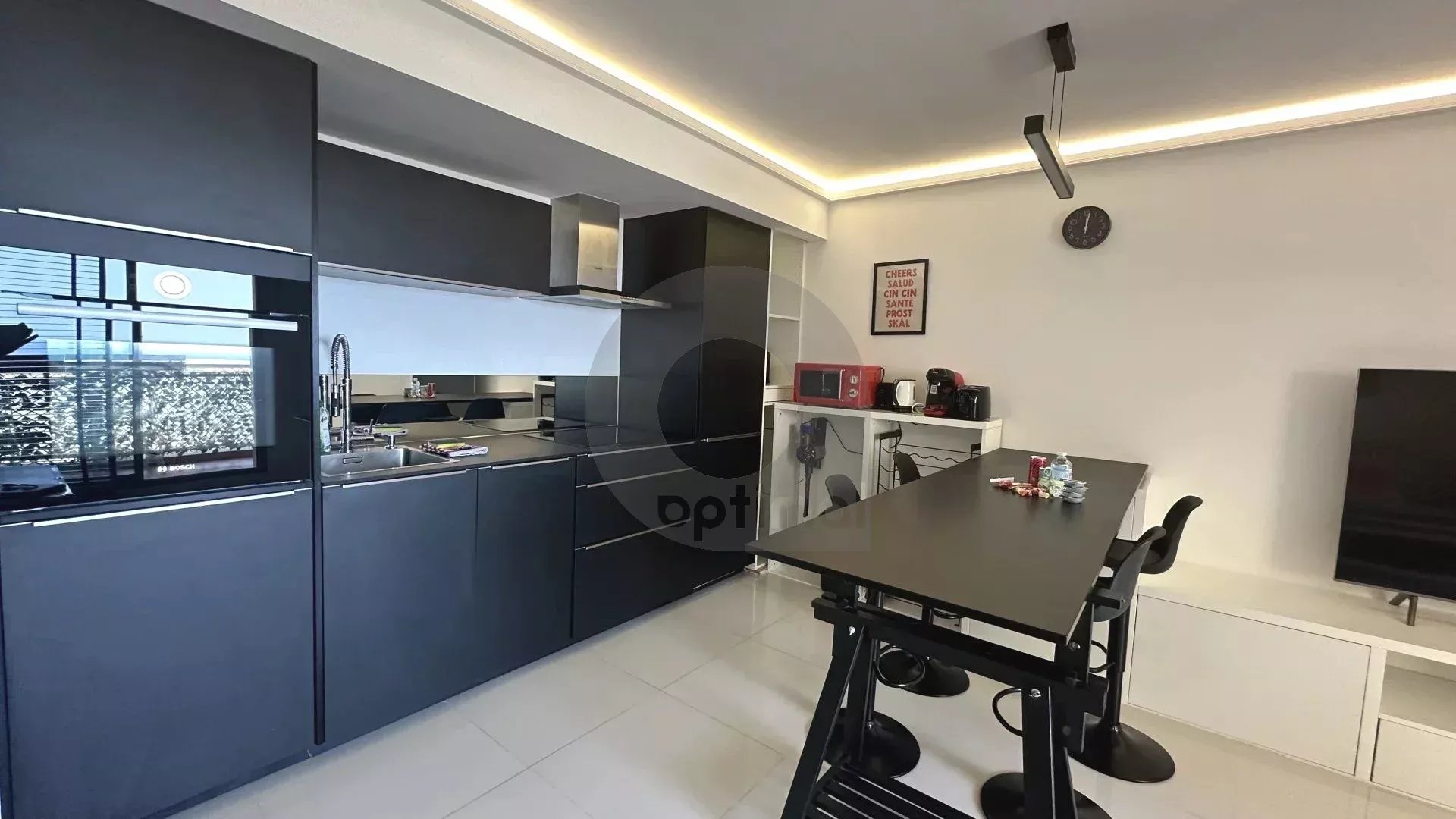 CAP-D’AIL: A deux pas de MONACO bel appartement 2 pièces avec piscine dans résidence de grand standing