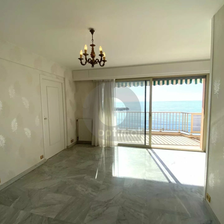 FRONT DE MER 2P 43M2 AVEC TERRASSE 12M2 CAVE