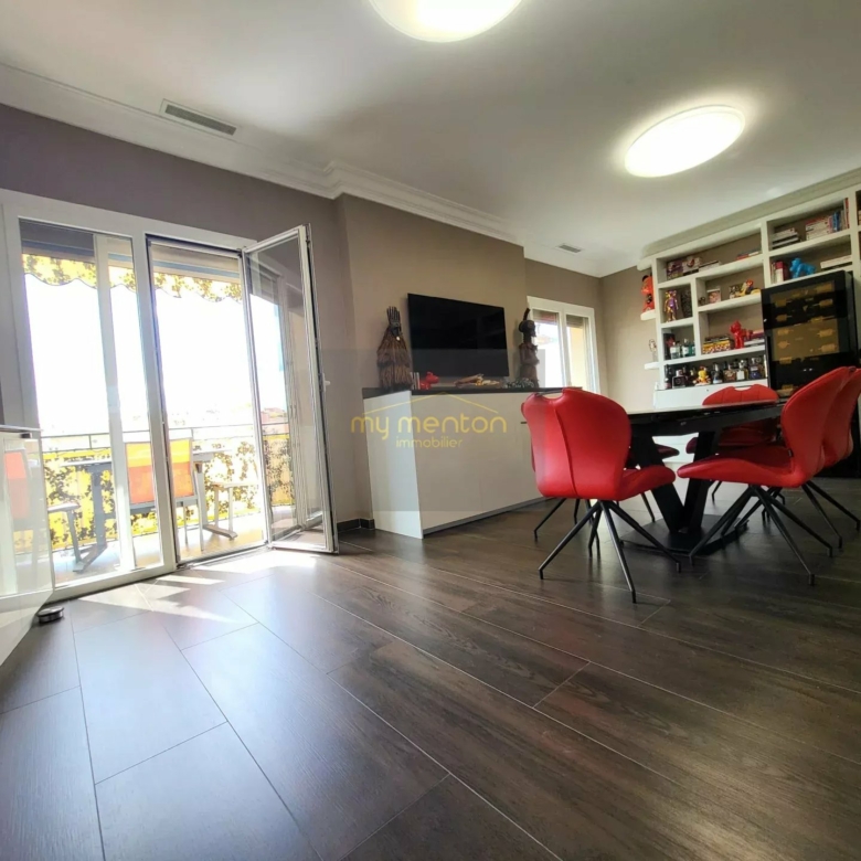 Appartement d’exception – Dernier étage, balcons et vue mer – Menton Centre