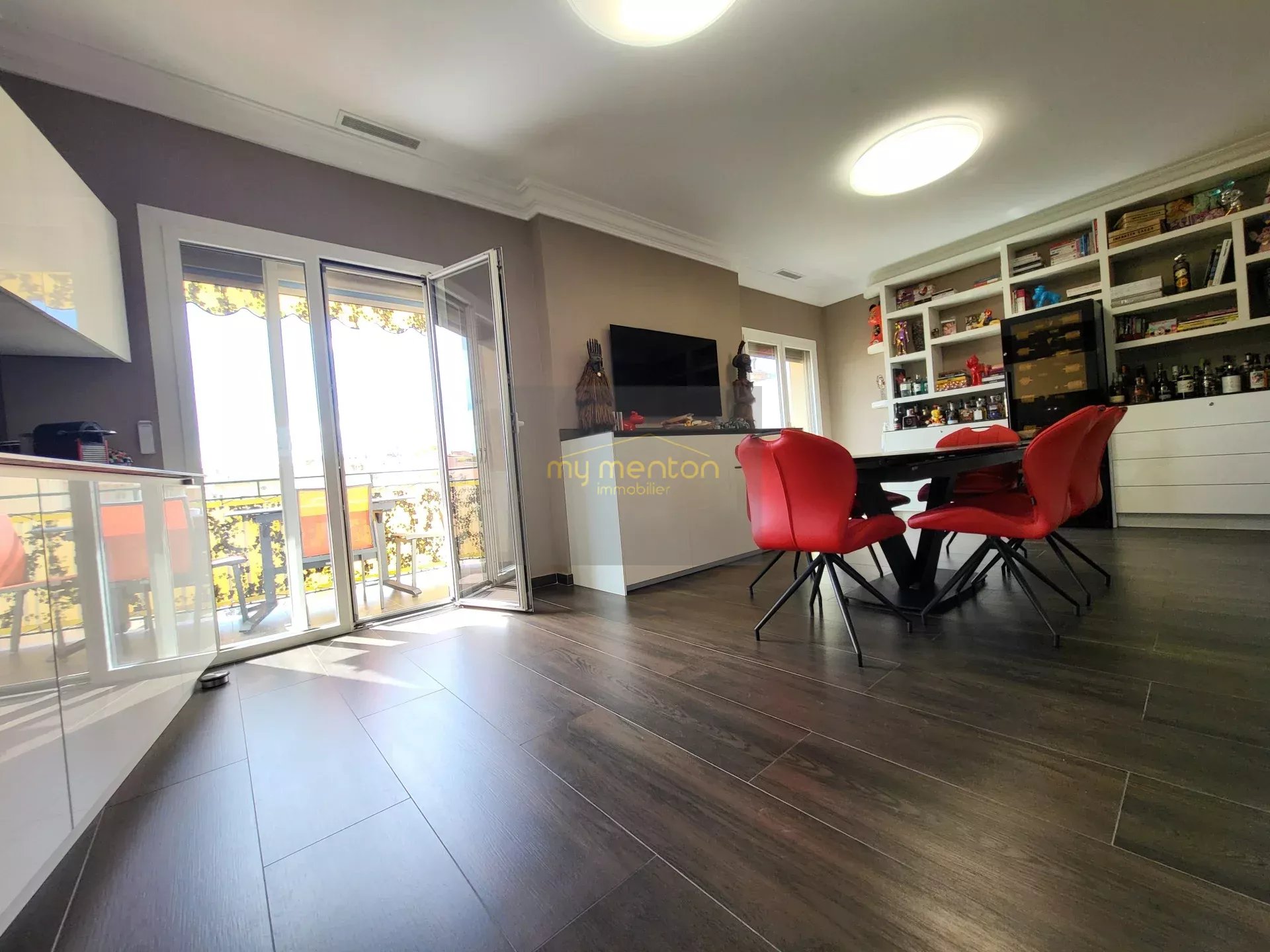 Appartement d’exception – Dernier étage, balcons et vue mer – Menton Centre