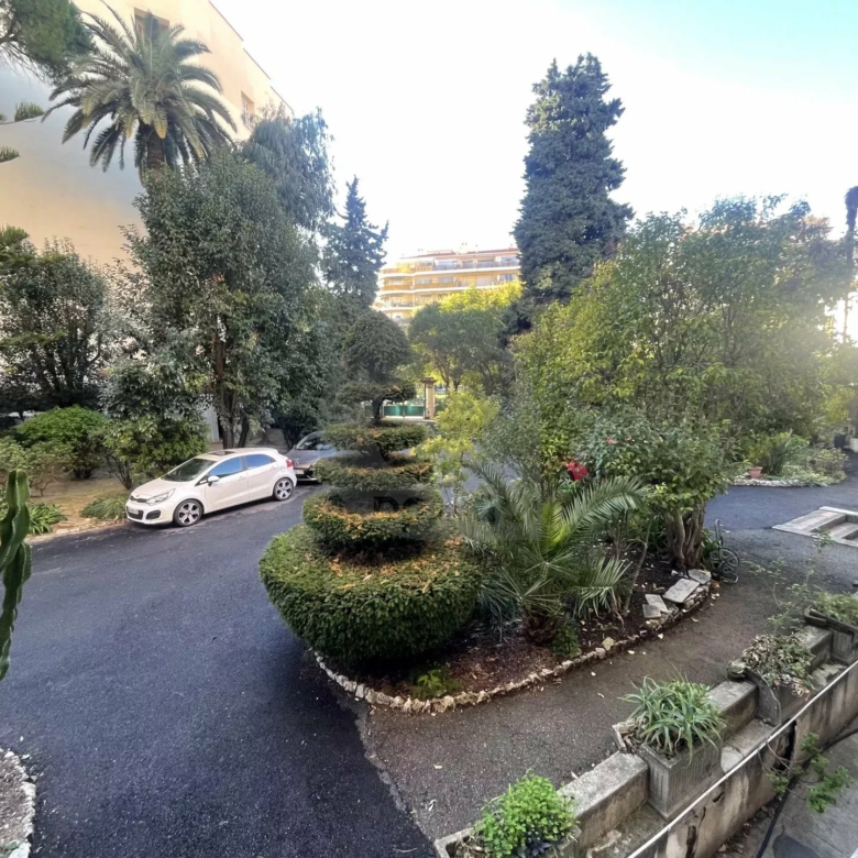 Appartement de Charme à Menton avec 8 Pièces