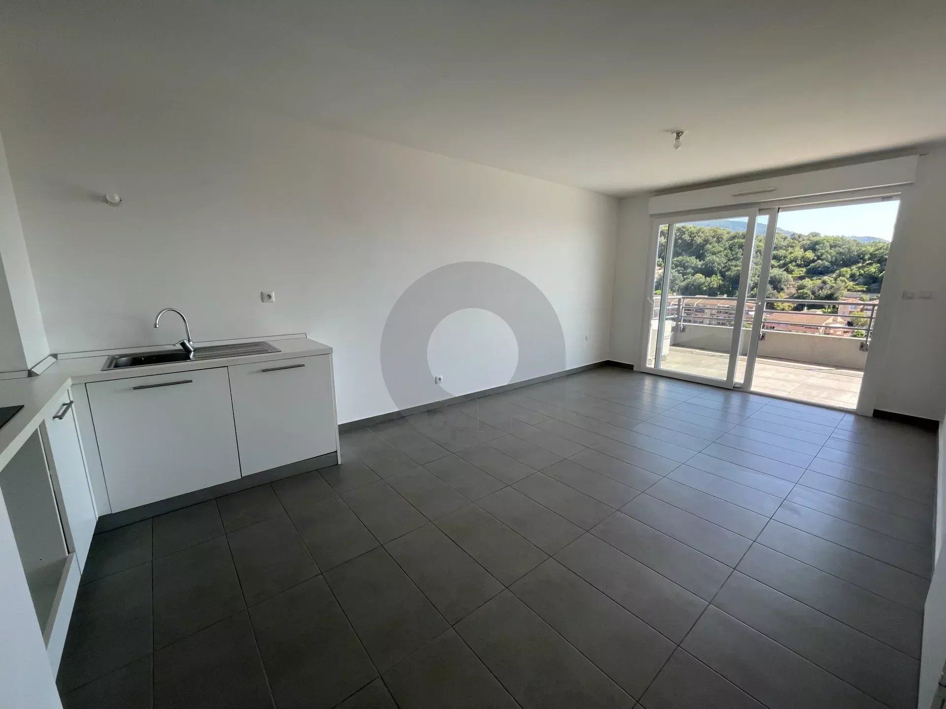 A LOUER : RCM – 2P TERRASSE VUE MER PARKING